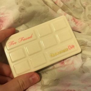 White chocolate bar pallet